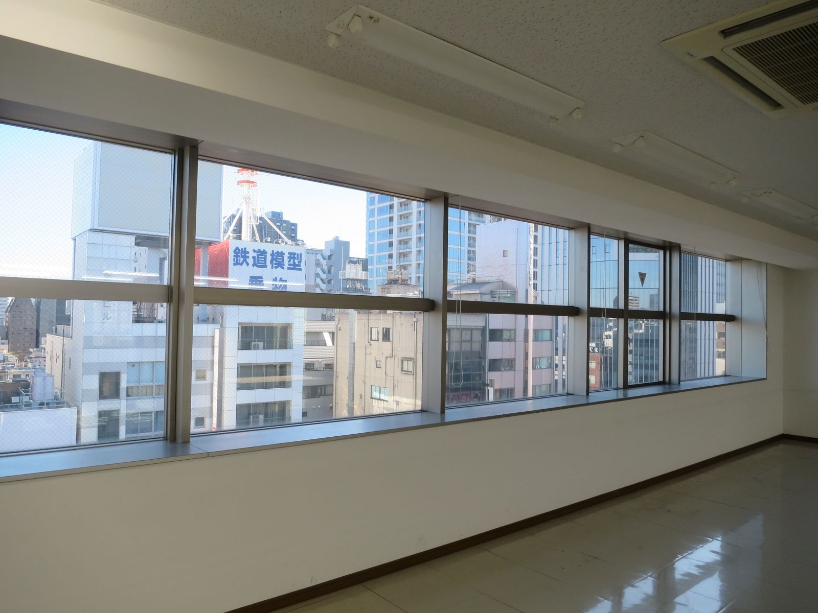 大きな窓面