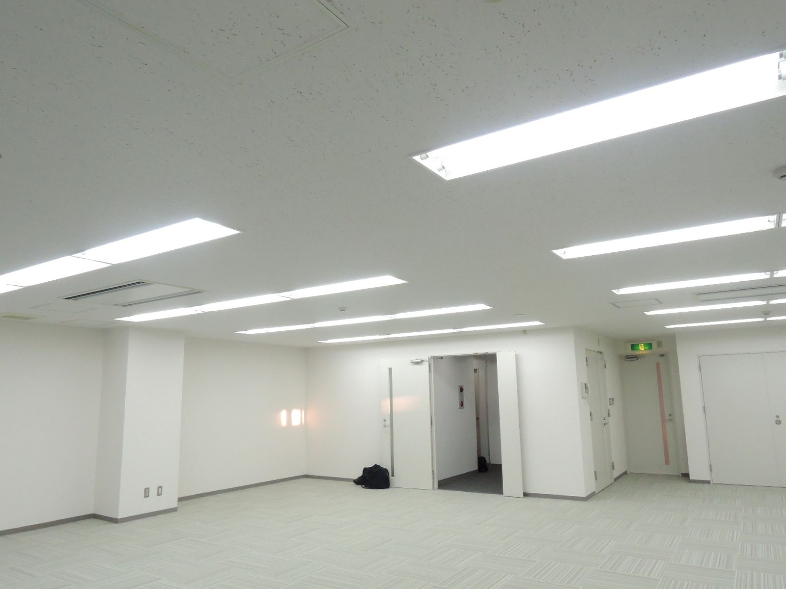 オフィス室内参考画像