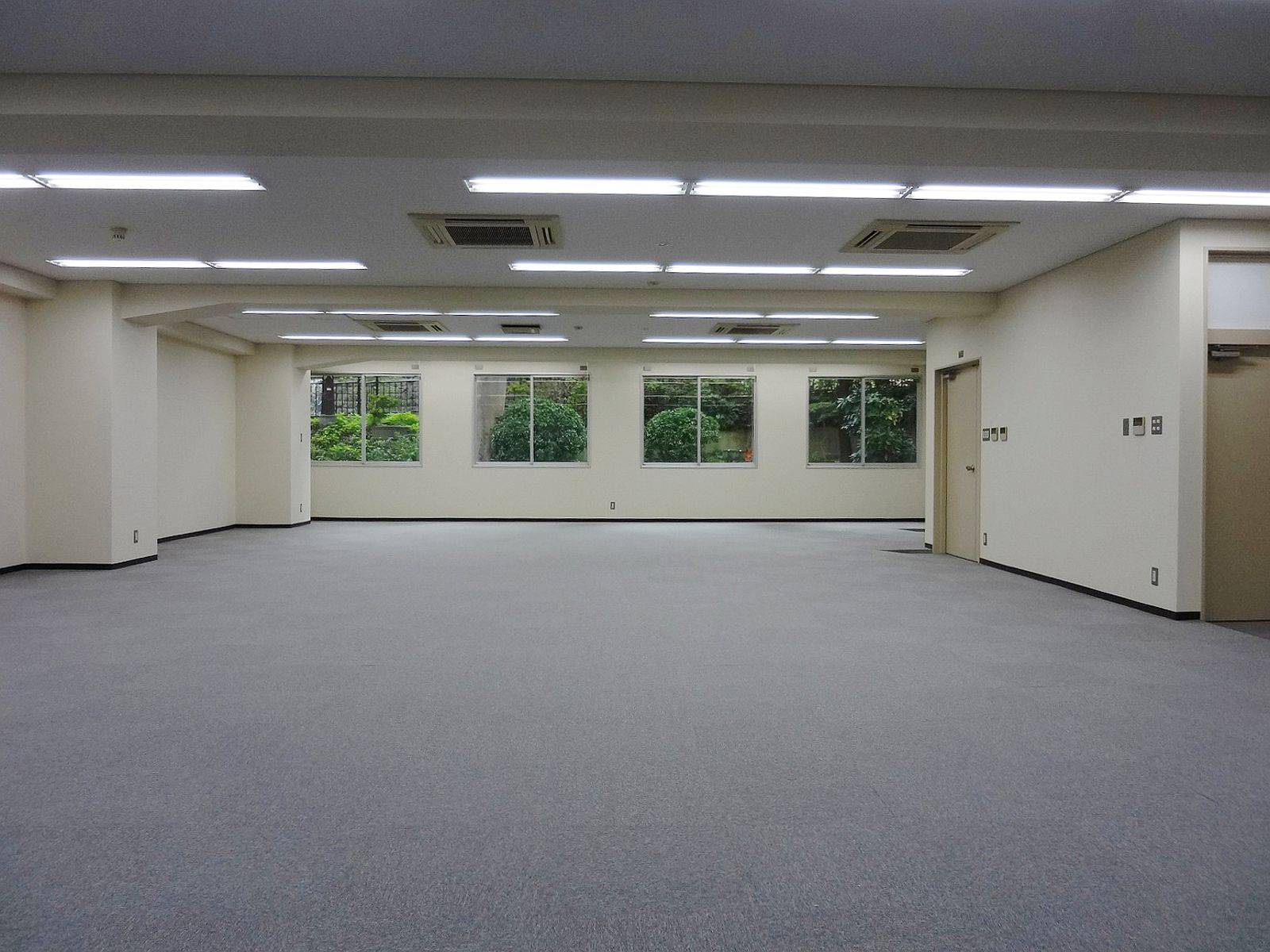 オフィス室内参考画像