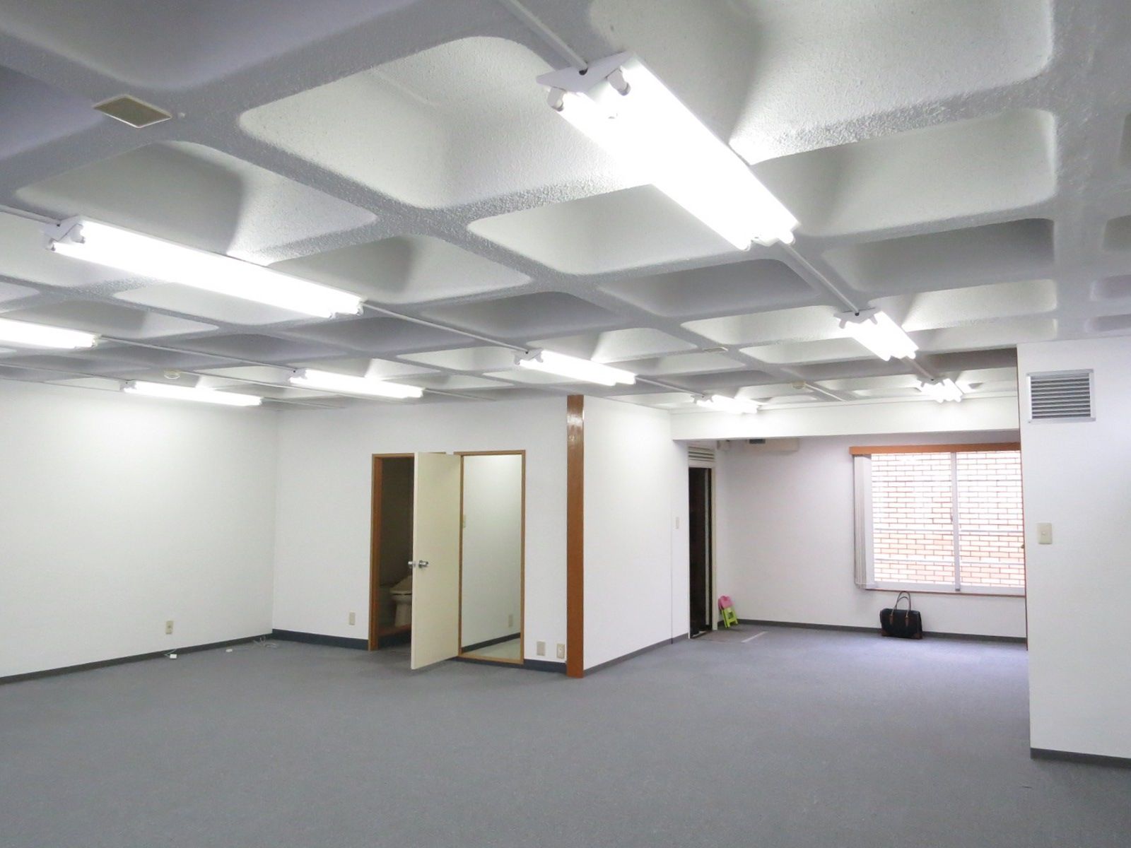 貸室奥から見た様子