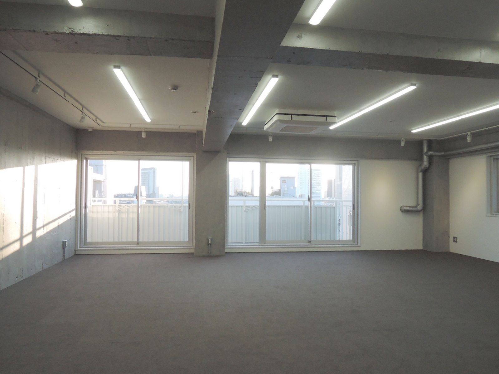 オフィス室内参考画像