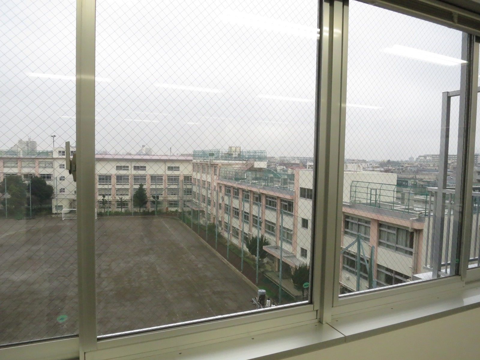 学校を見渡す眺望