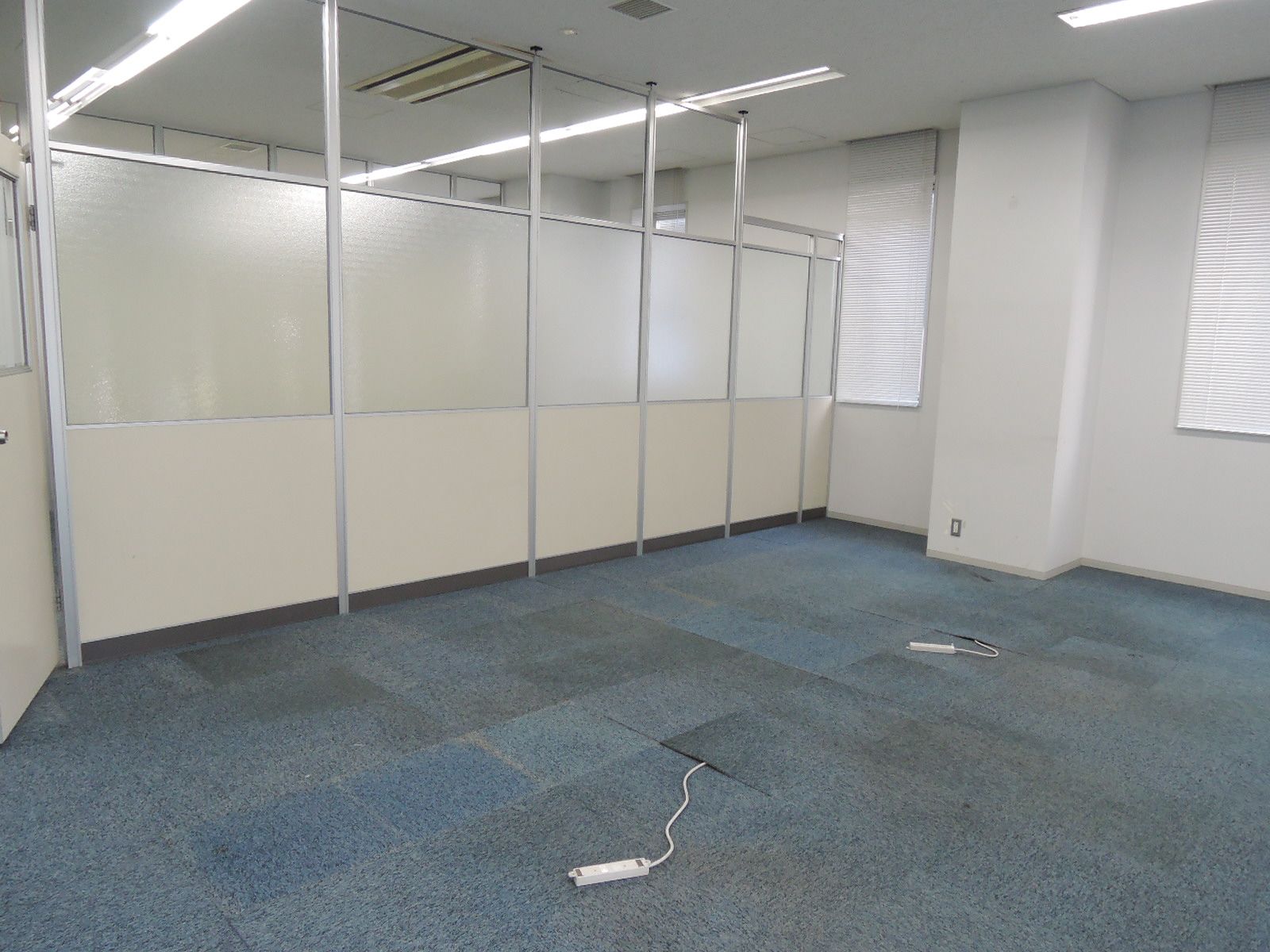 一部間仕切りが残っています