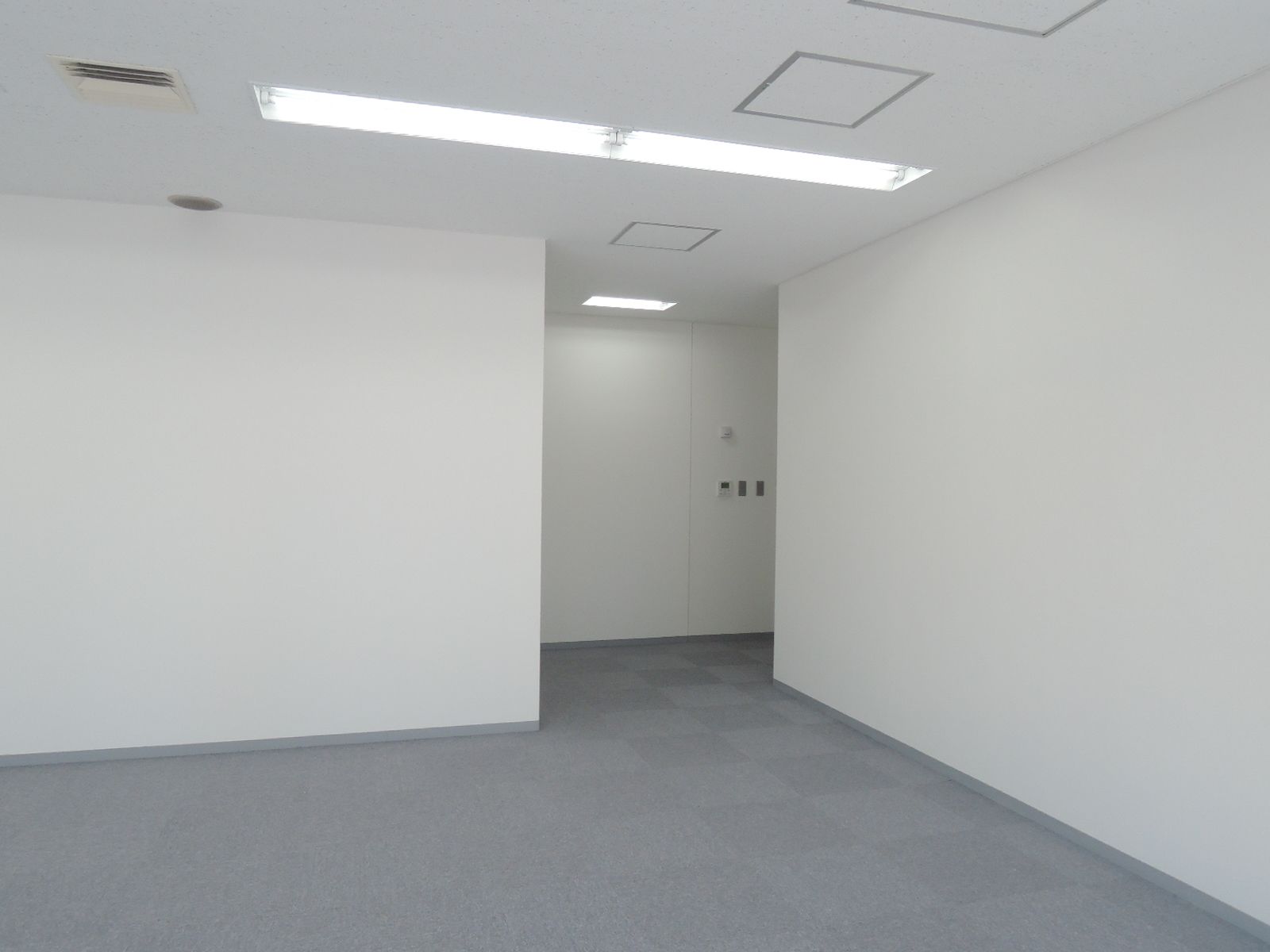 白を基調とした室内