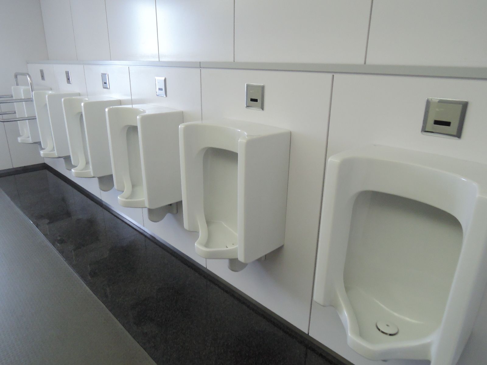 男性用トイレ