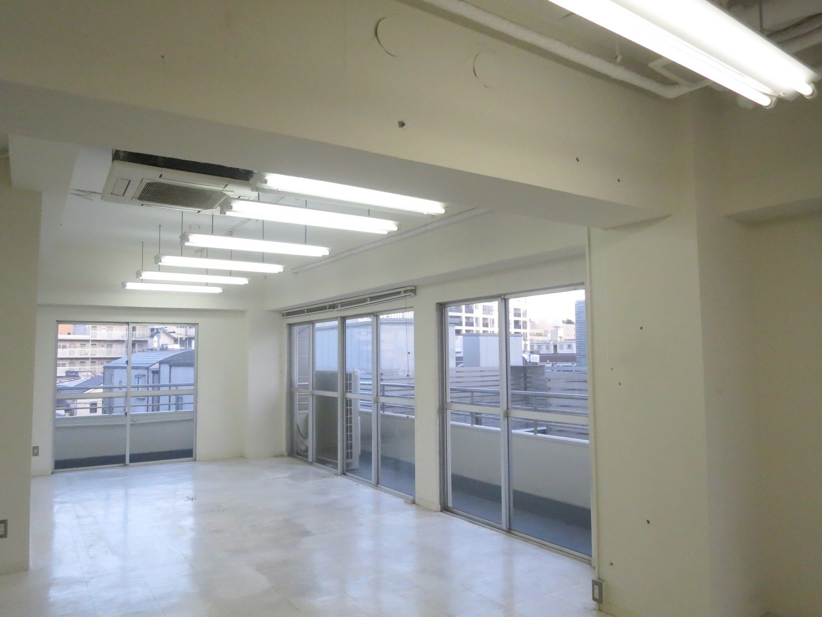 オフィス室内参考画像(4階)