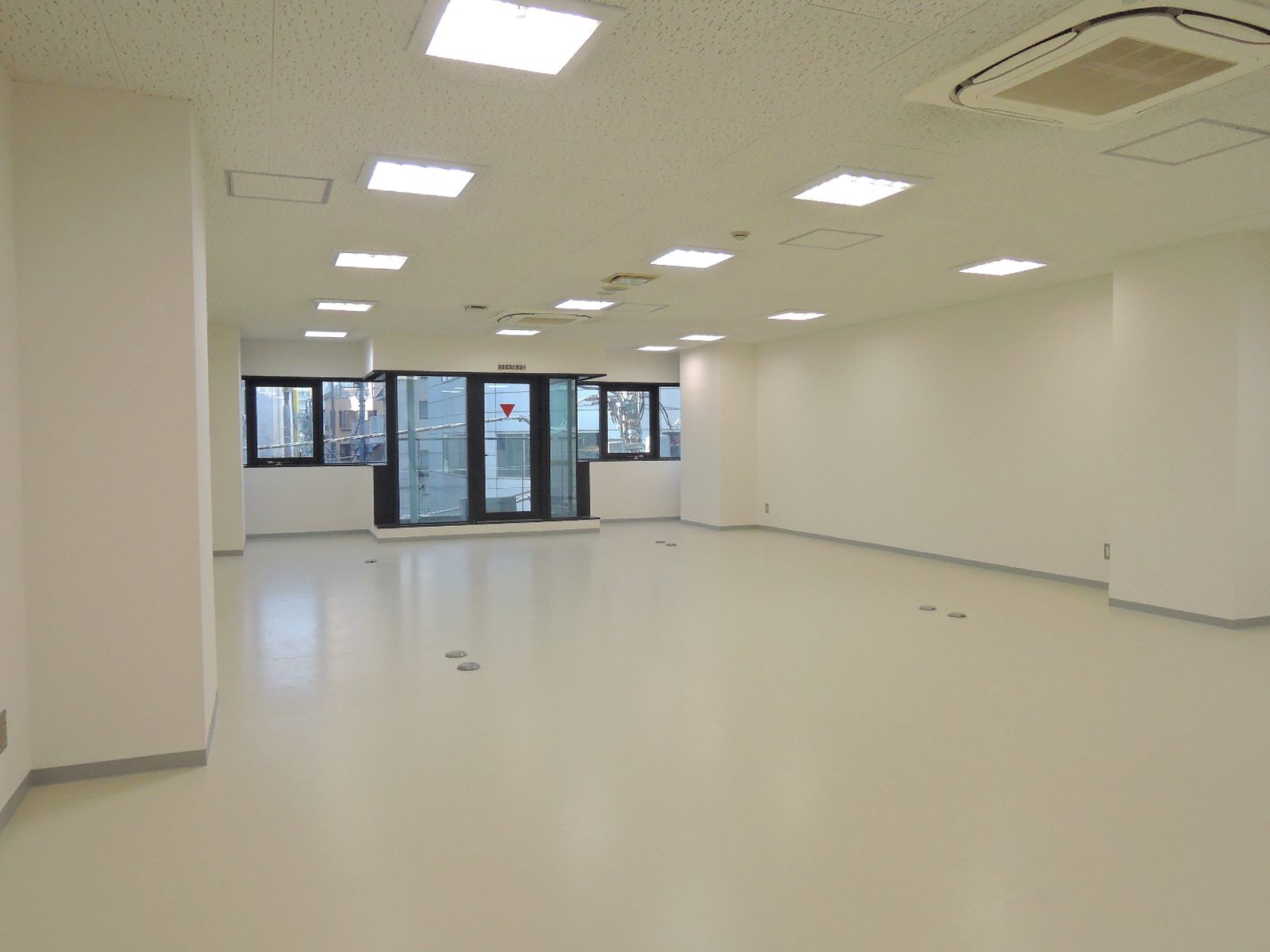 オフィス室内参考画像（3階）