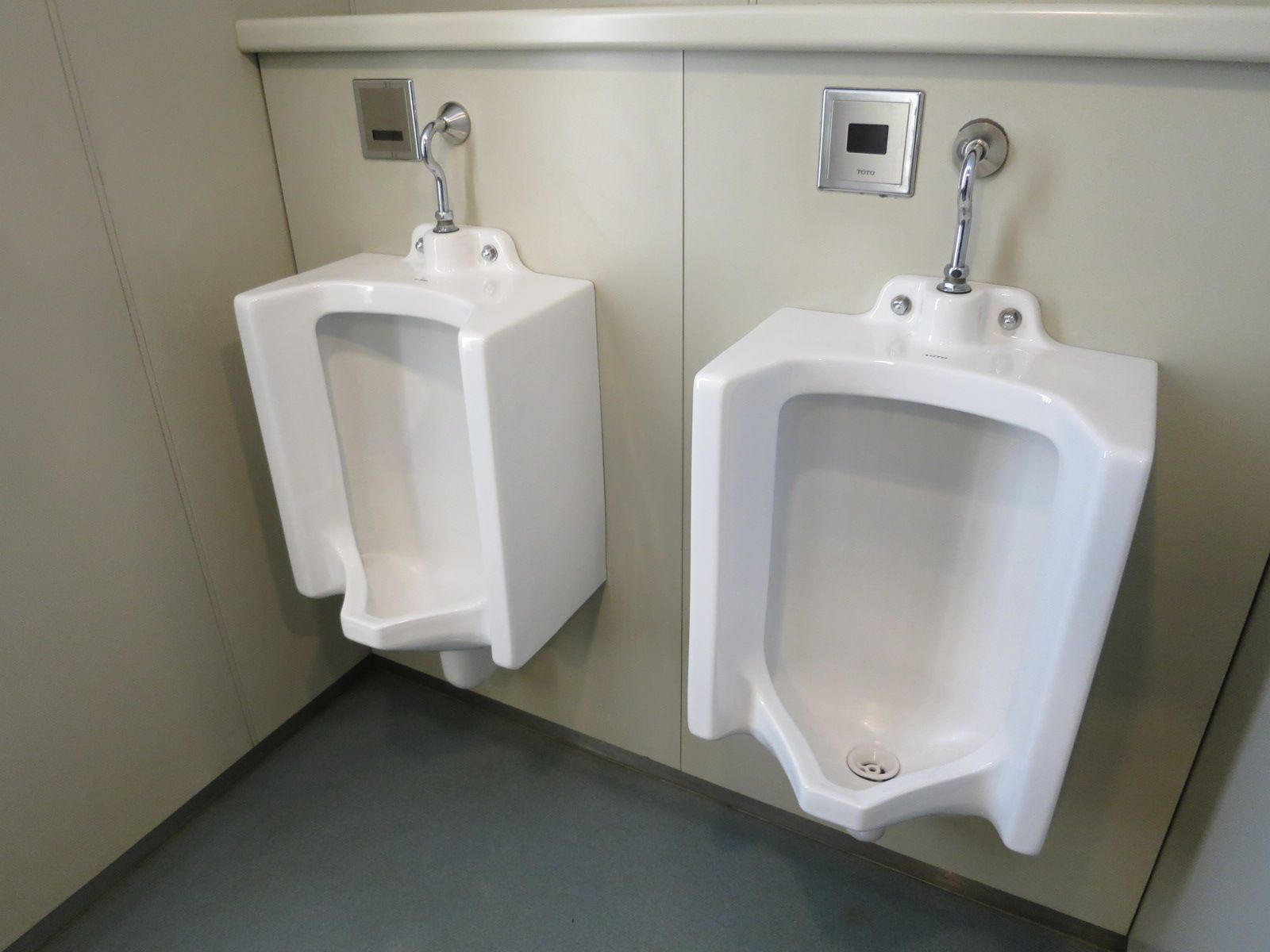 男性用トイレ