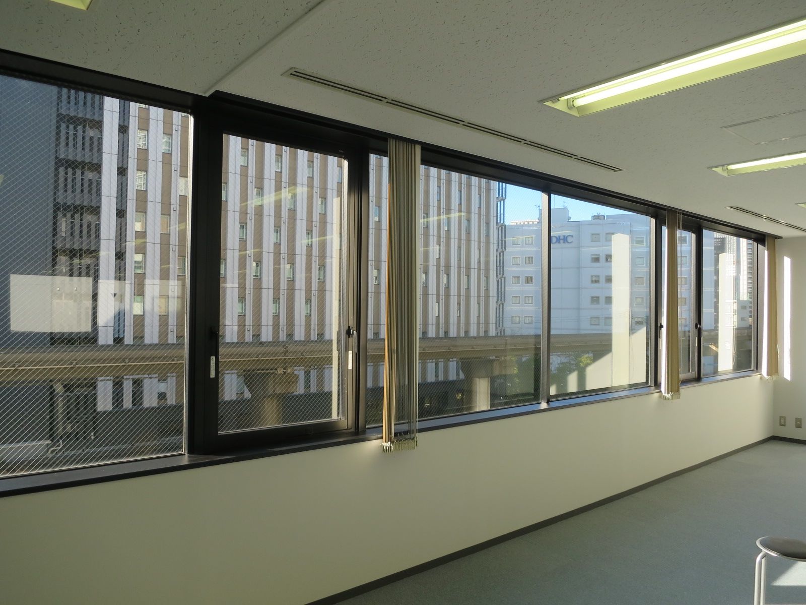 大きな窓面