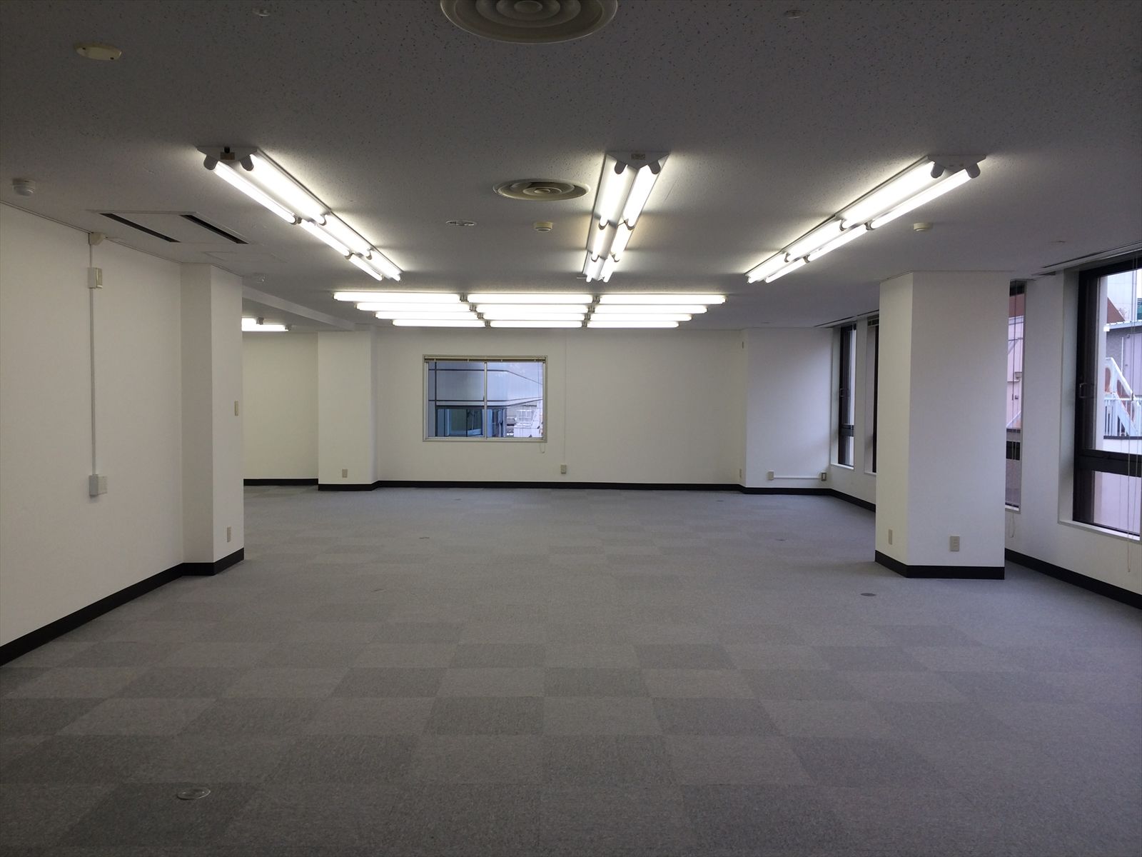 オフィス室内参考画像