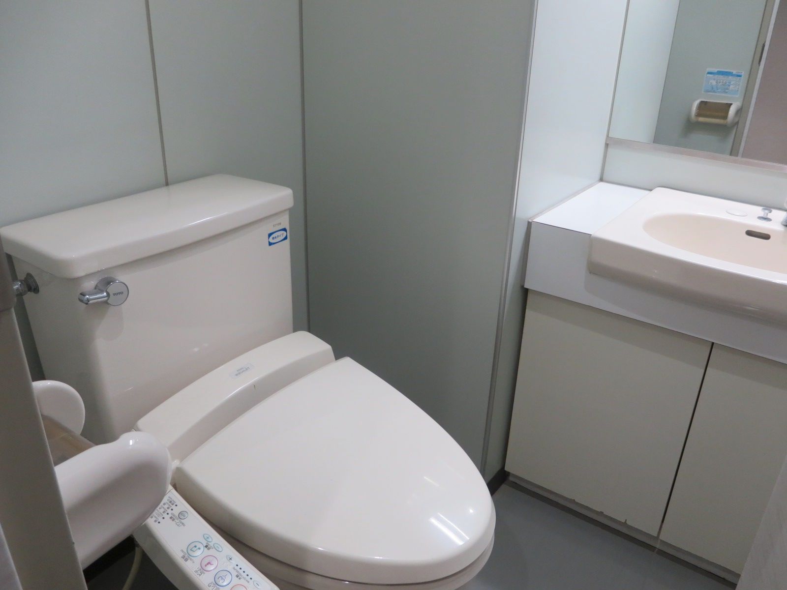男女別トイレ個室