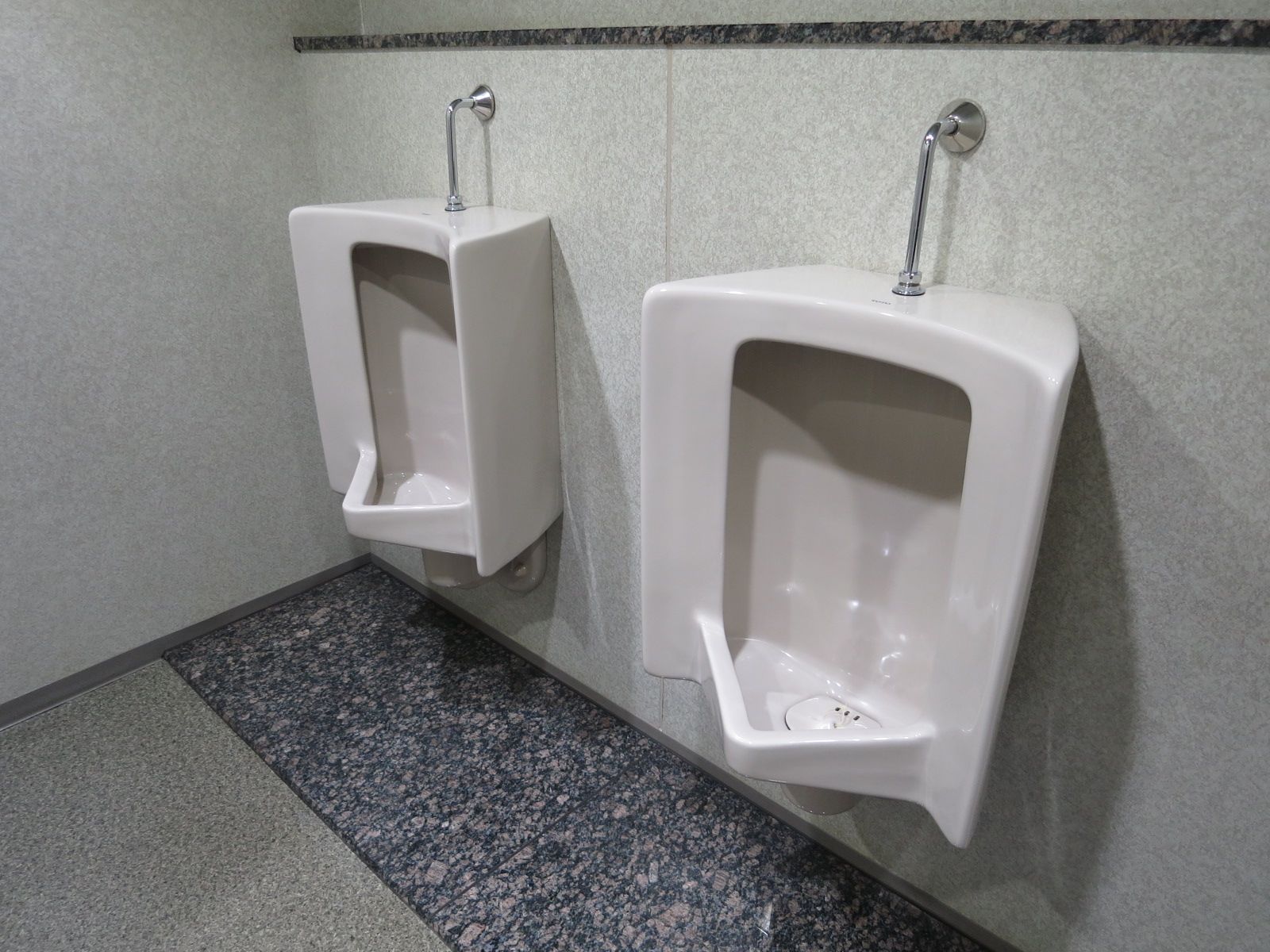 男性用トイレ