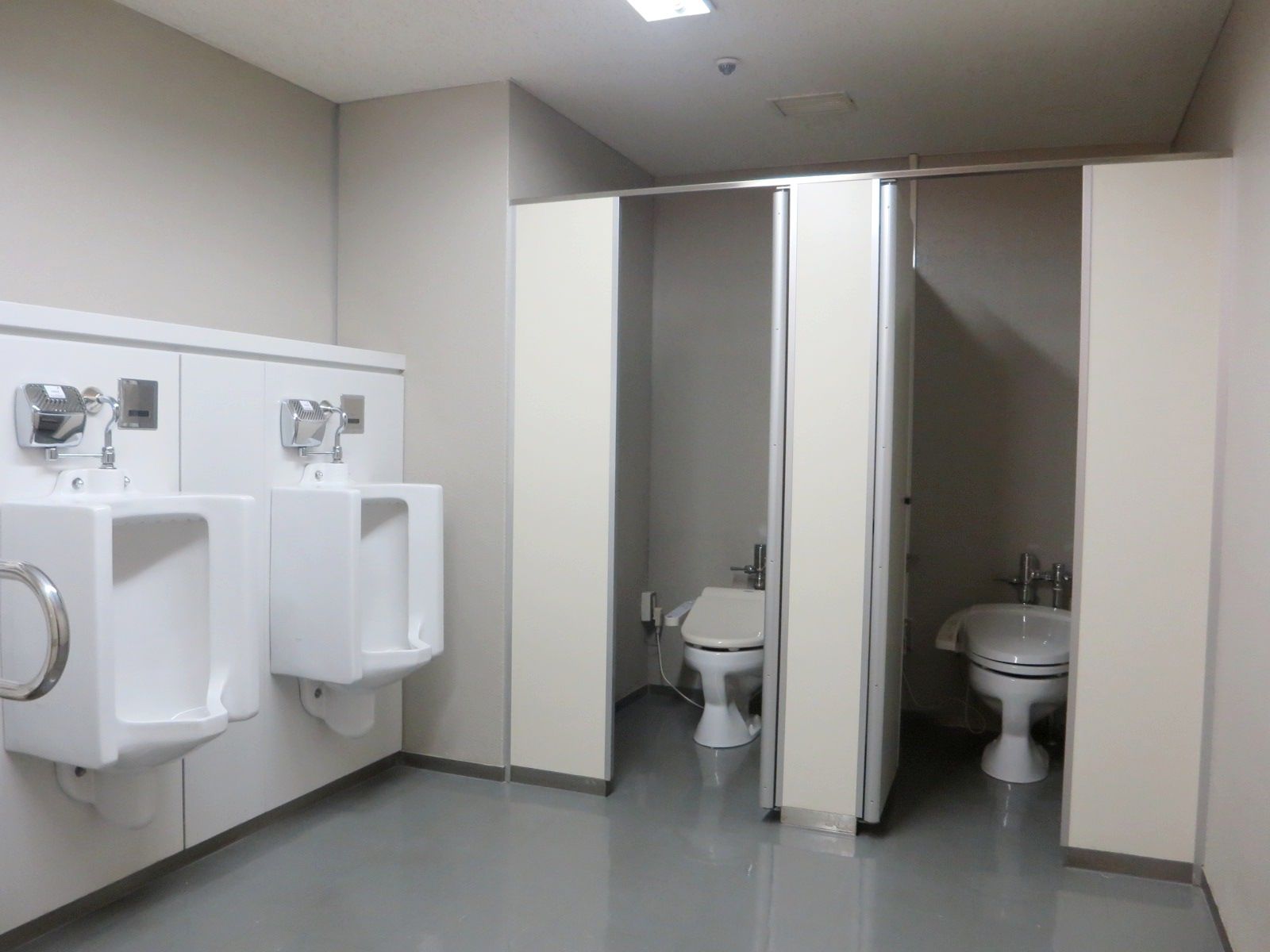 男性用トイレ