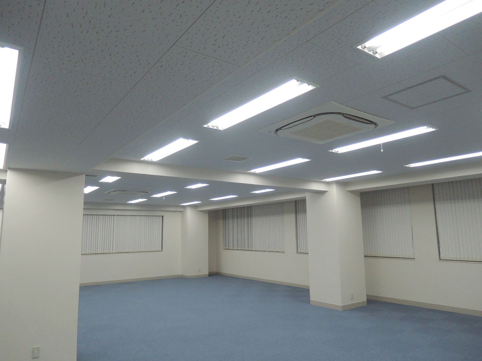 オフィス室内参考画像