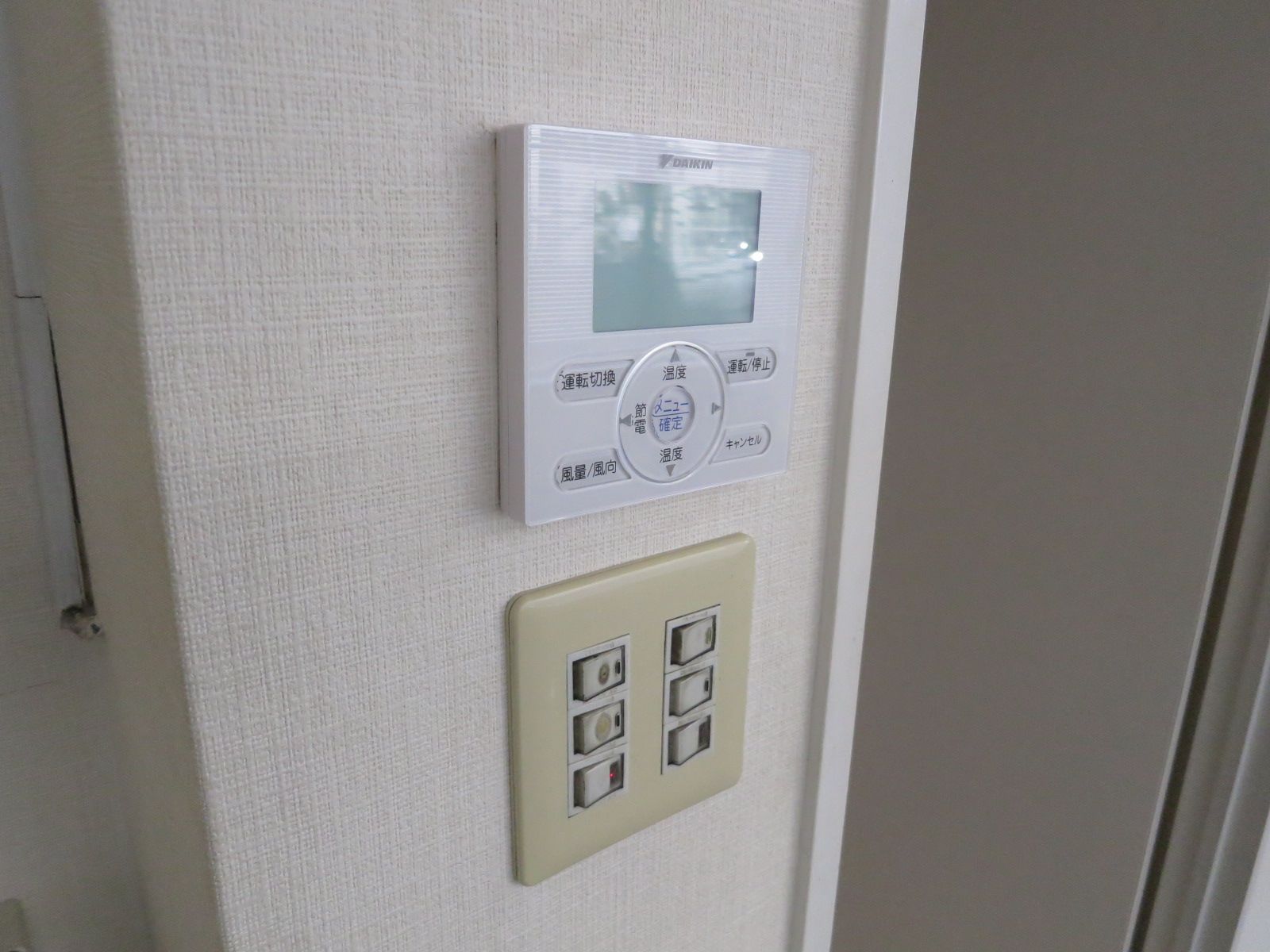 事務所区画の空調スイッチ等