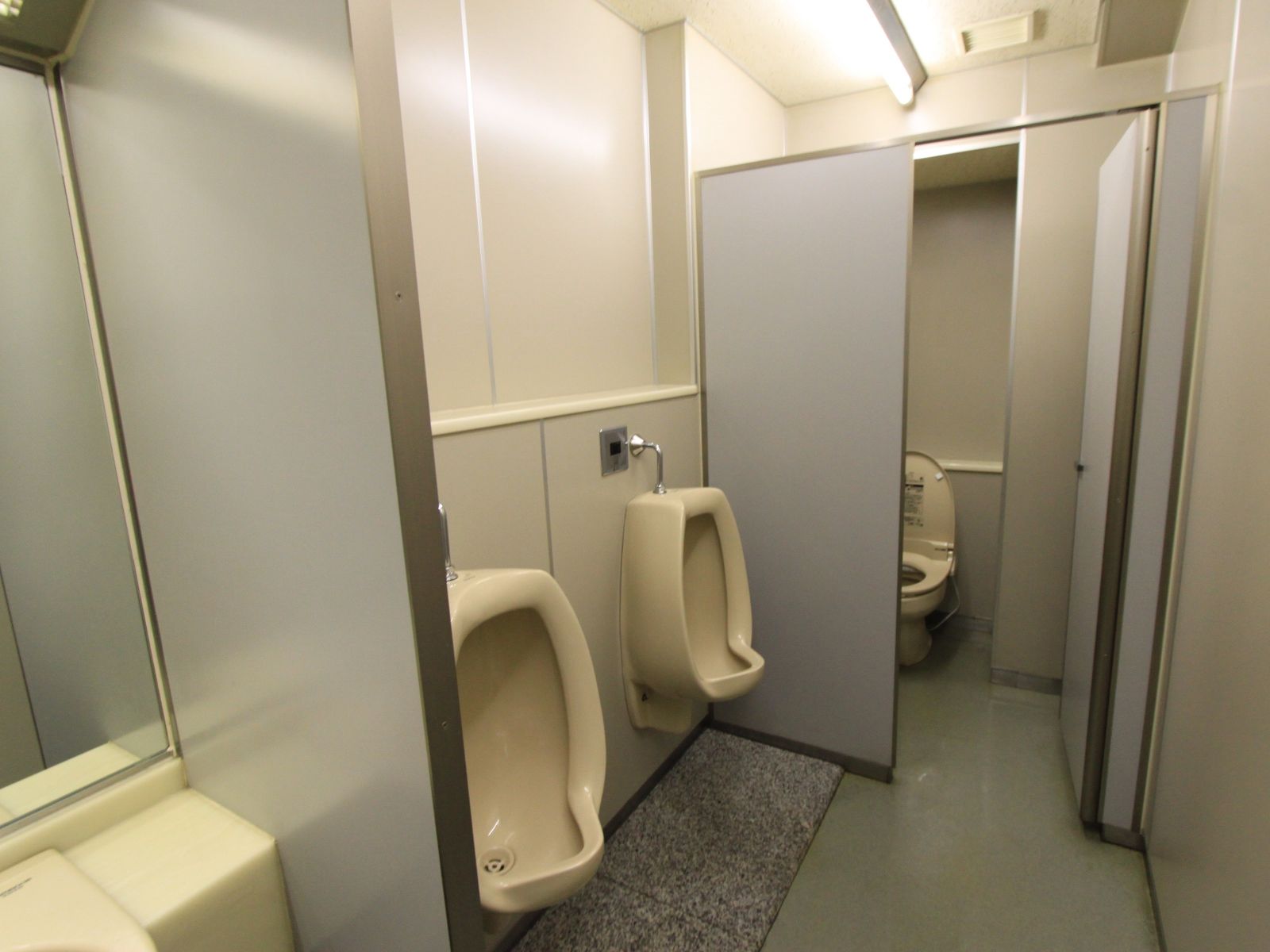 男女別トイレ完備