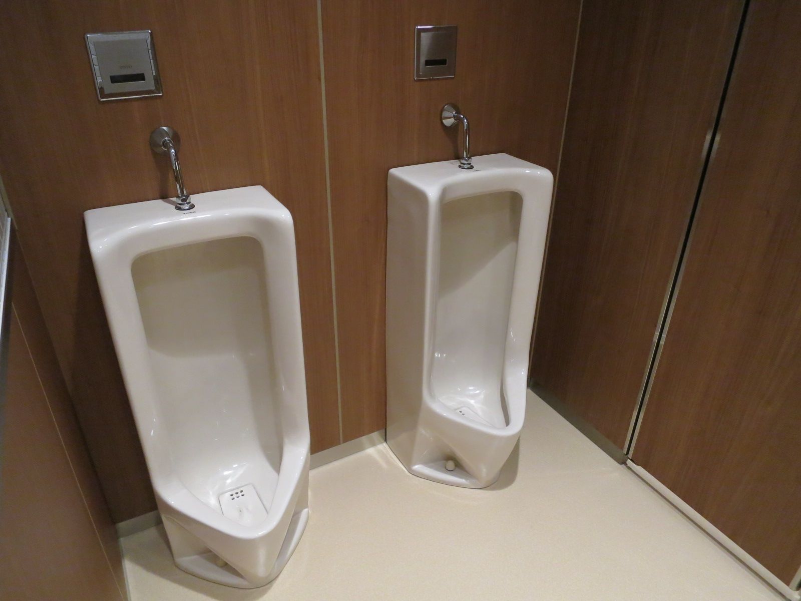 男性トイレ