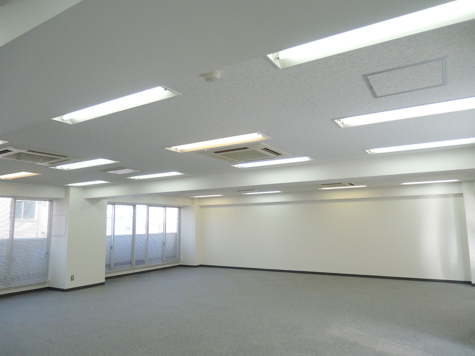 オフィス室内参考画像