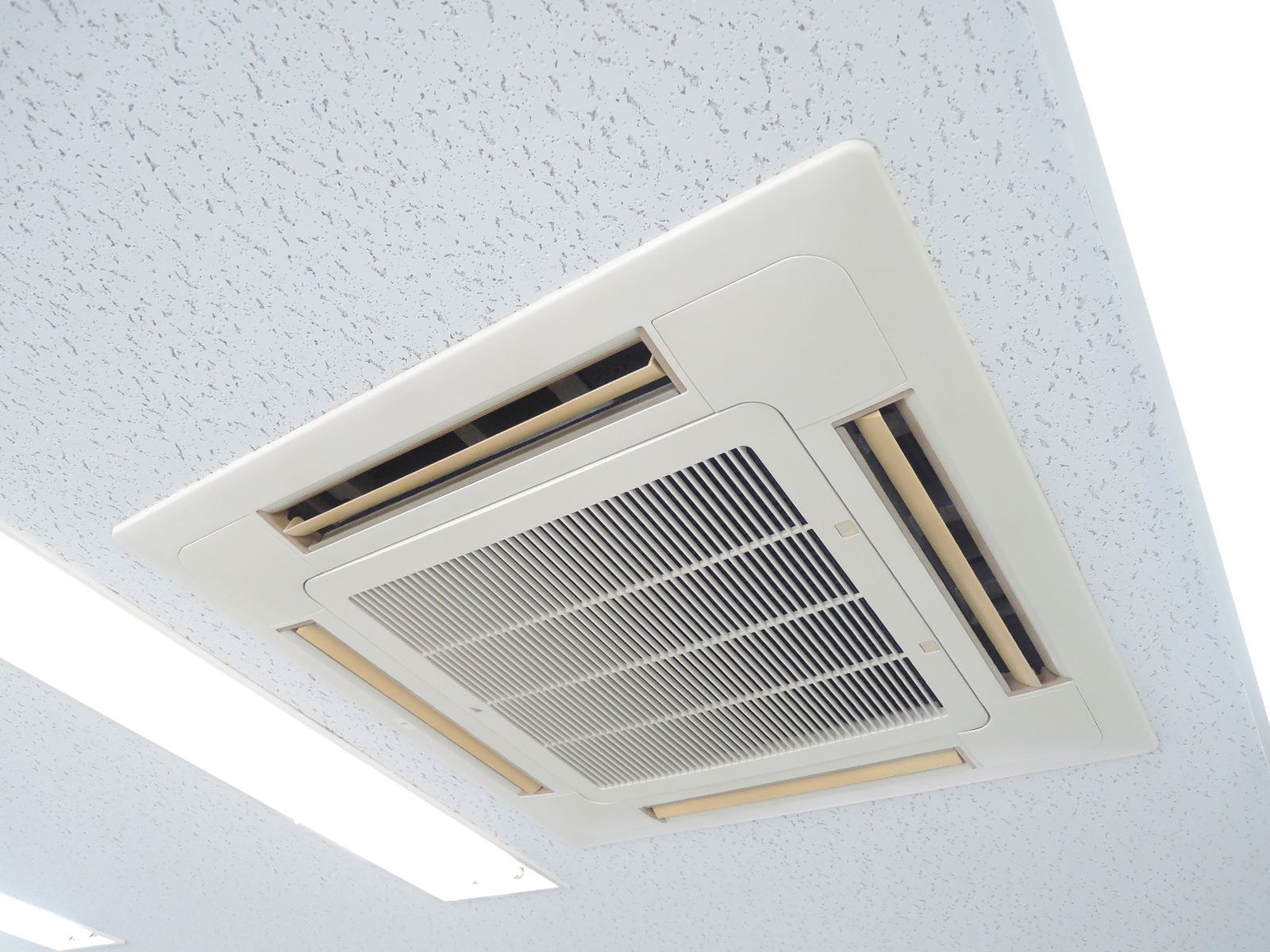 個別空調完備