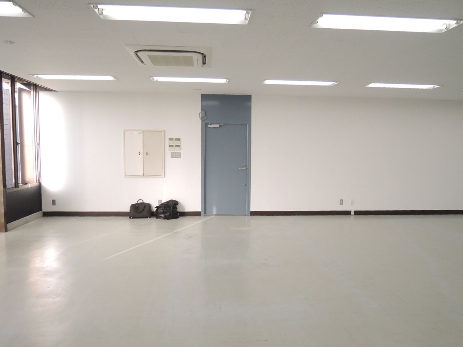 貸室出入口付近