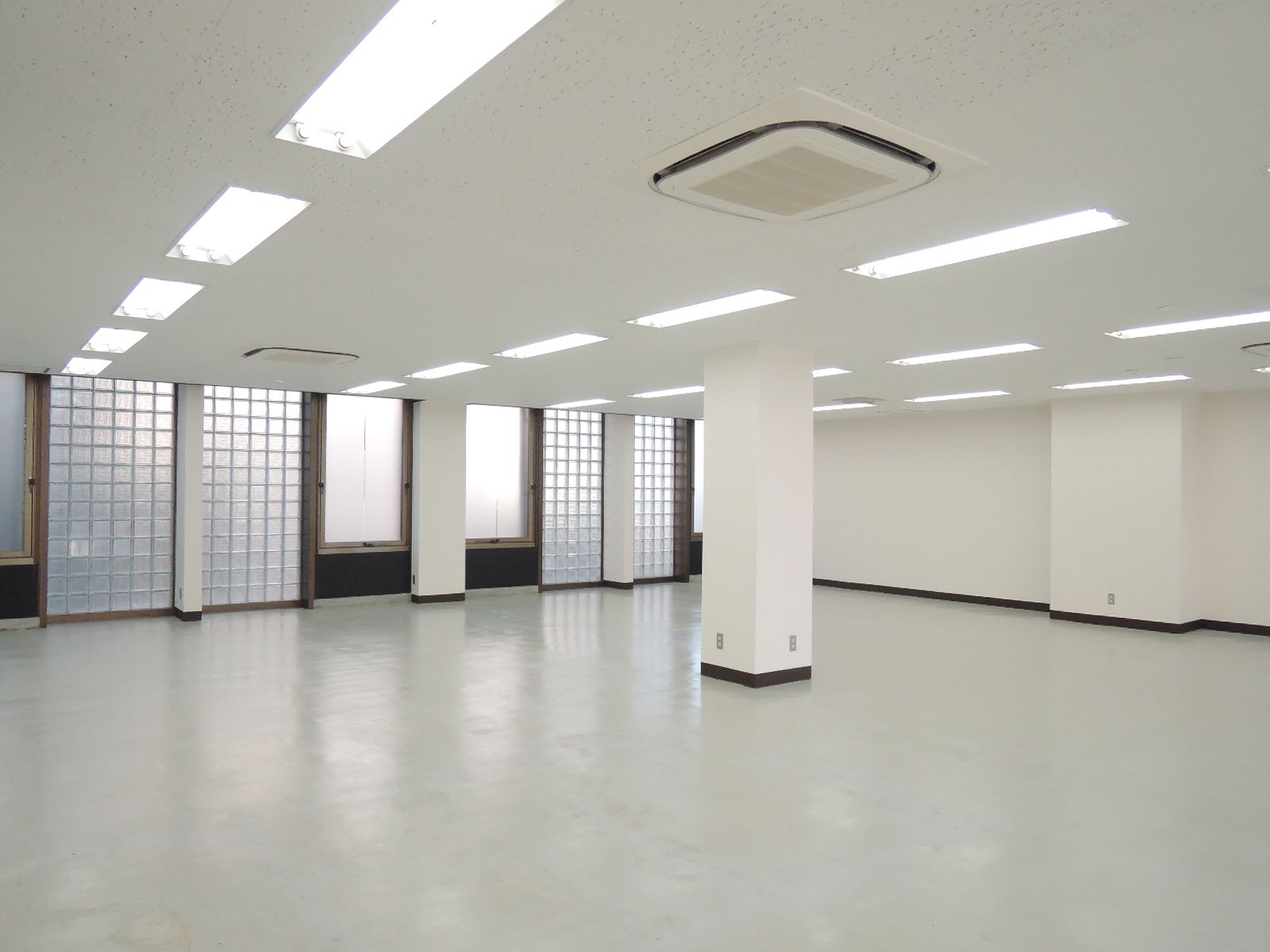 白を基調とした明るい空間