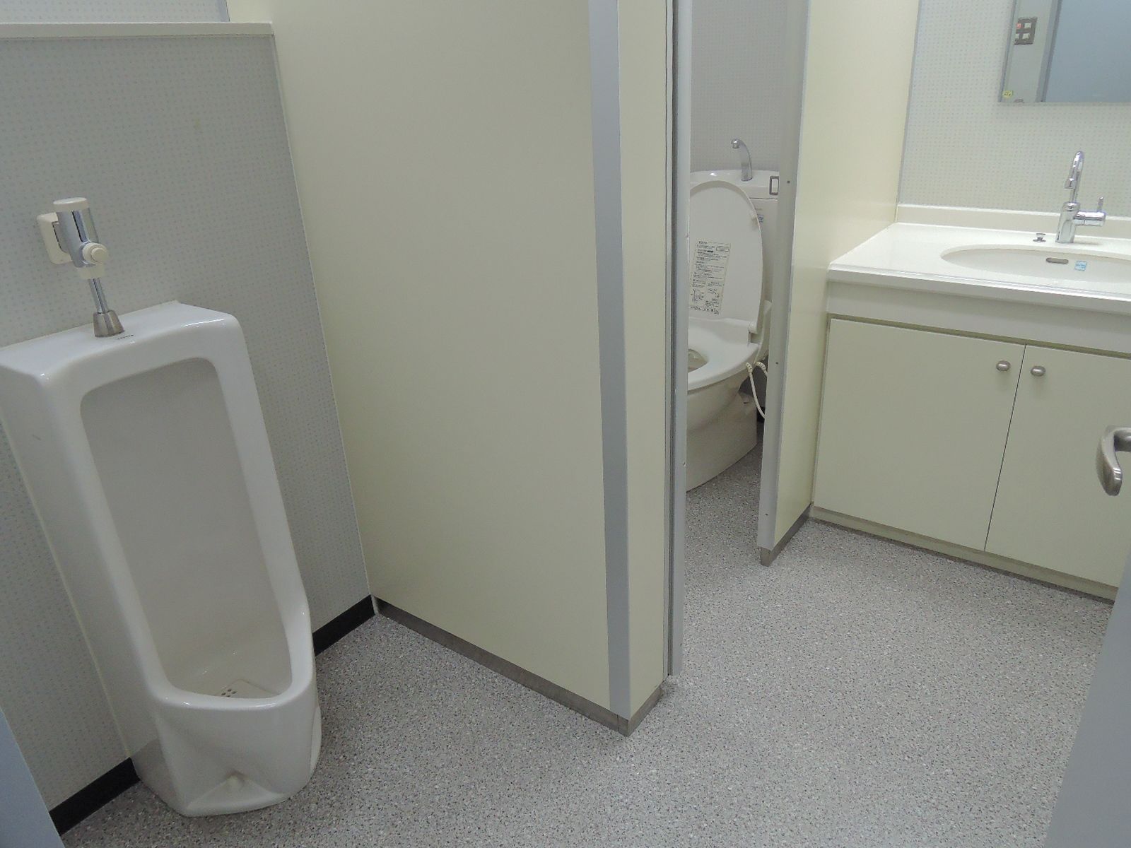 男性用トイレ