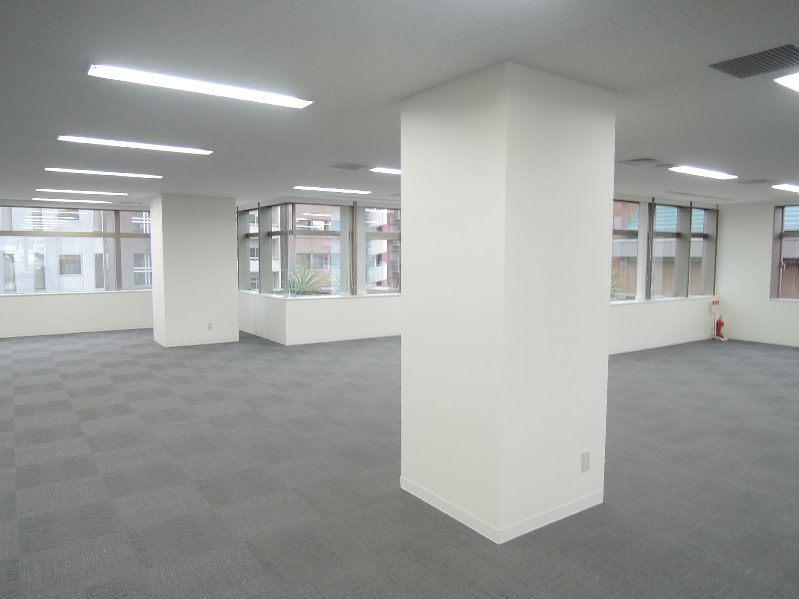 オフィスにある柱