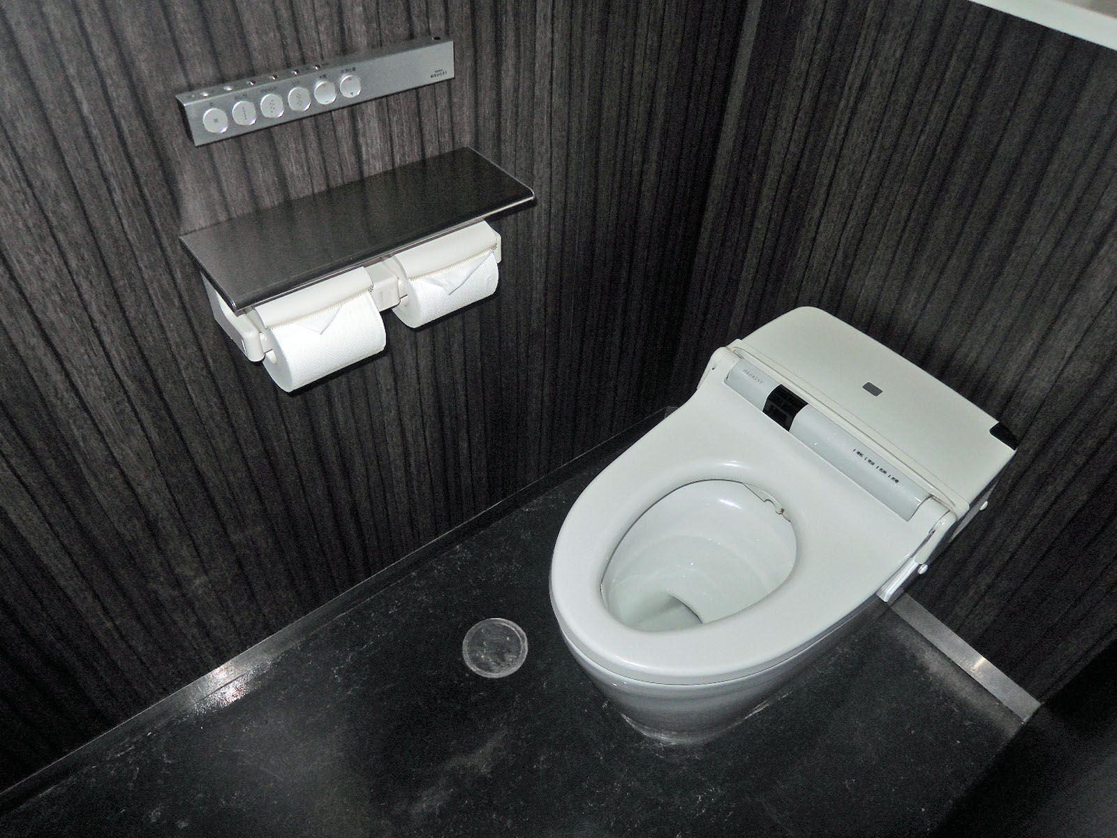 男女別トイレ個室