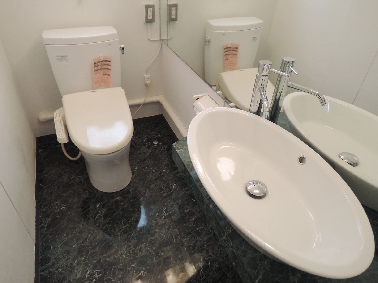 トイレ個室