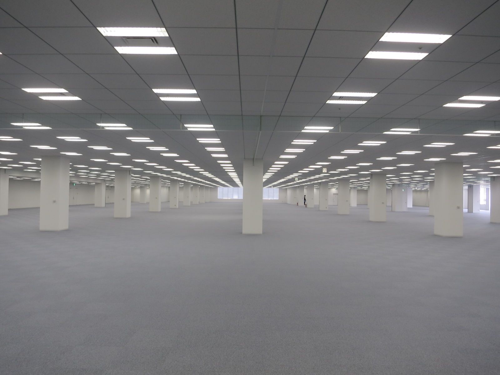 奥行き十分なオフィス