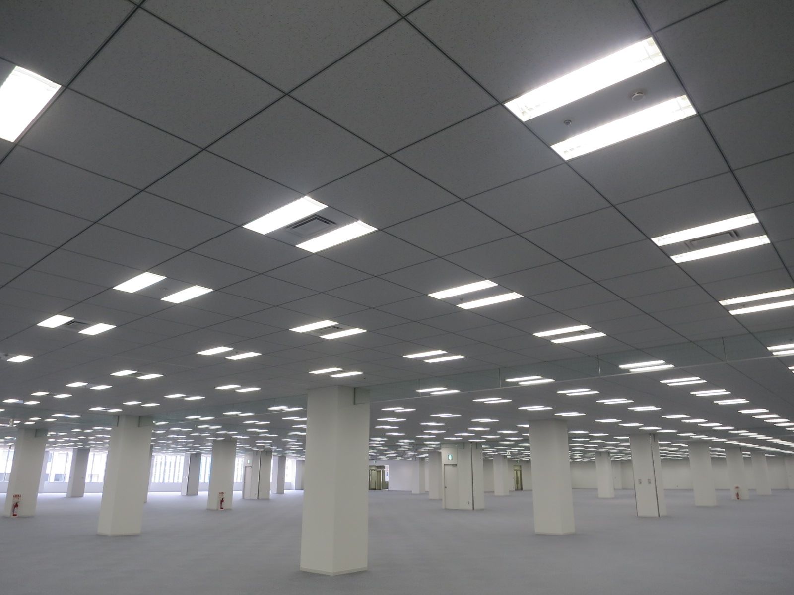明るいオフィス