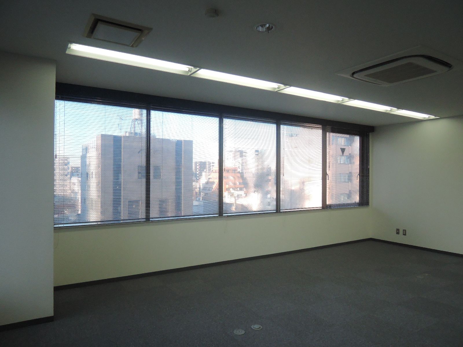 オフィス室内参考画像