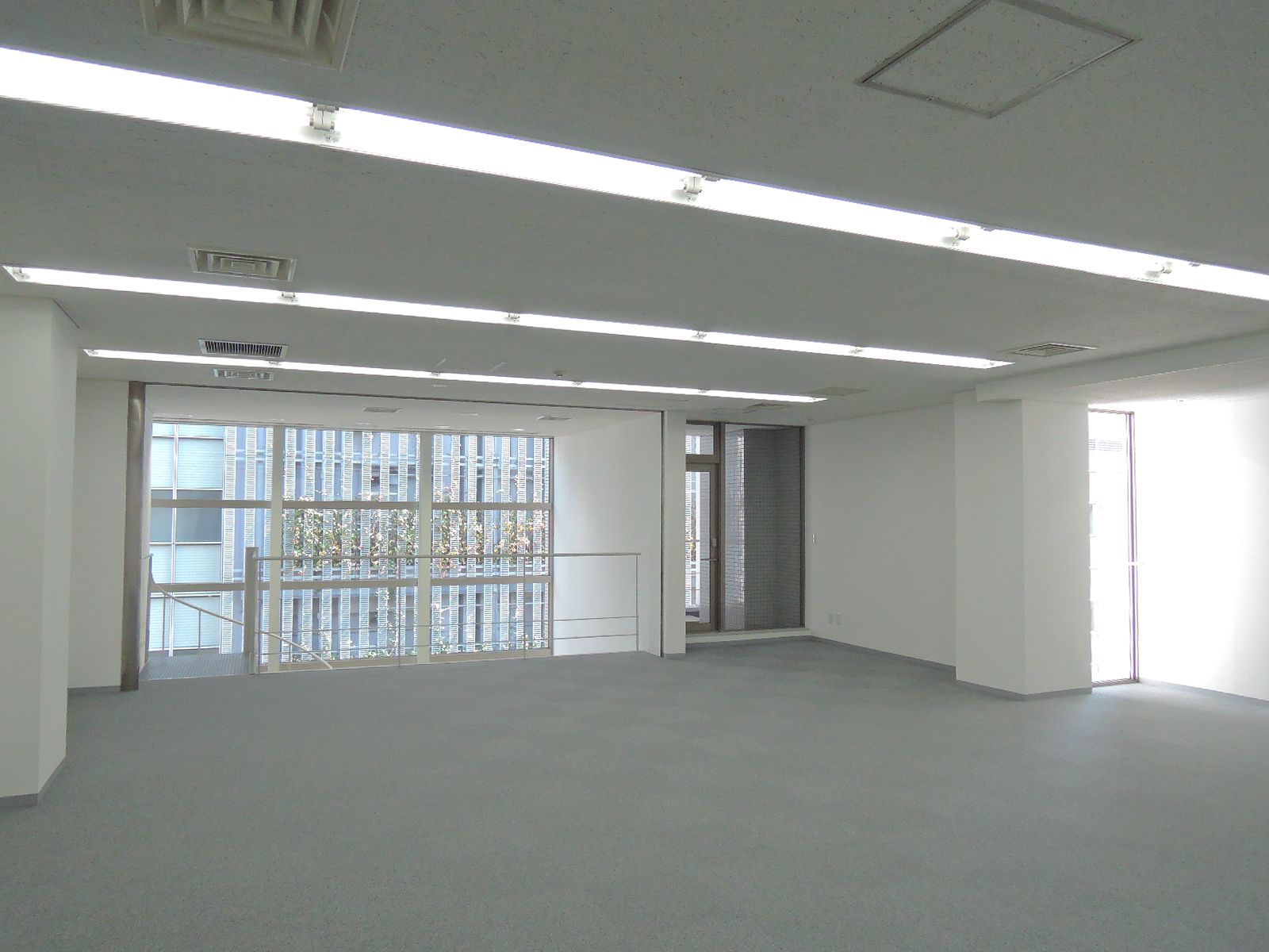 オフィス室内参考画像（※6階）