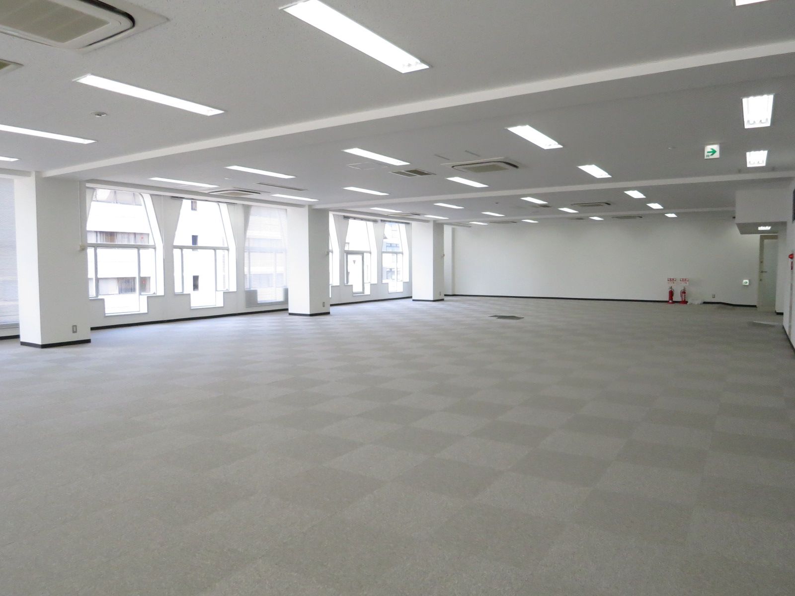 オフィス室内参考画像