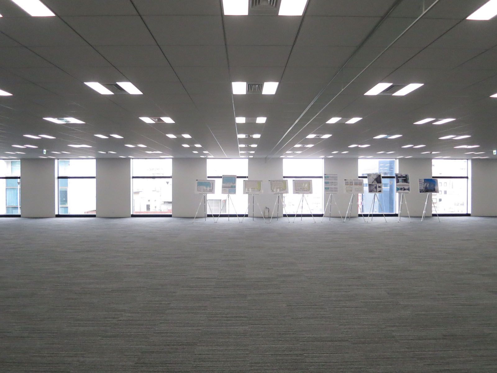 奥行き十分なオフィス