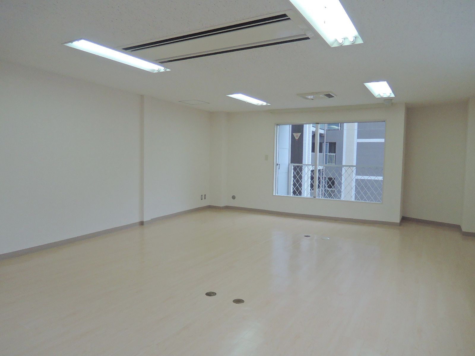 オフィス室内参考画像