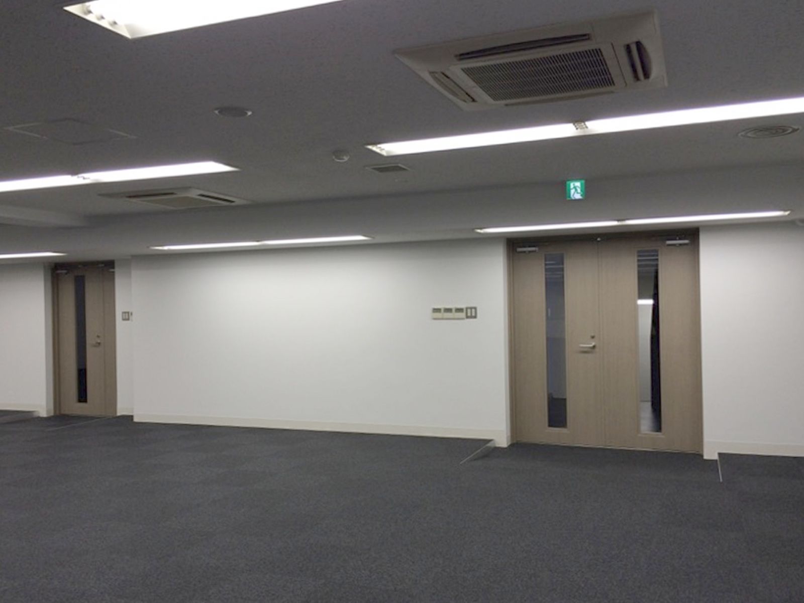 貸室出入口