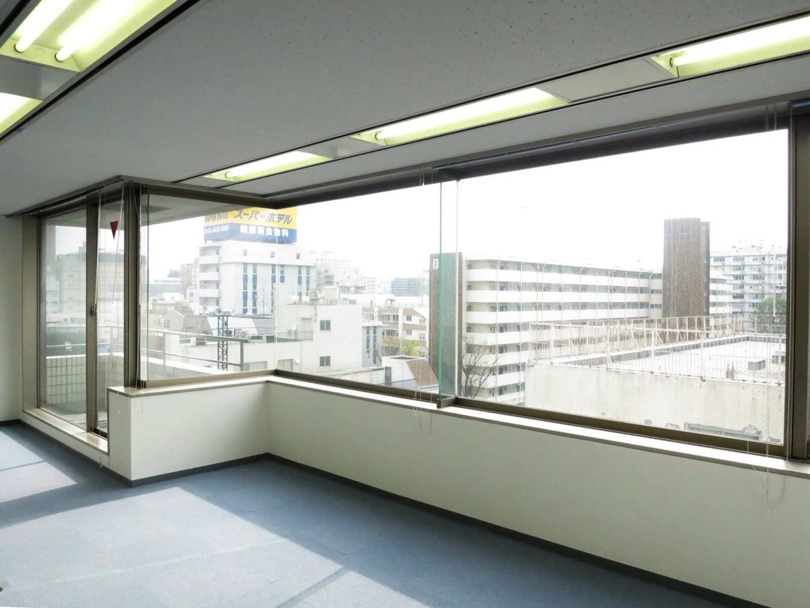 大きな窓ガラス