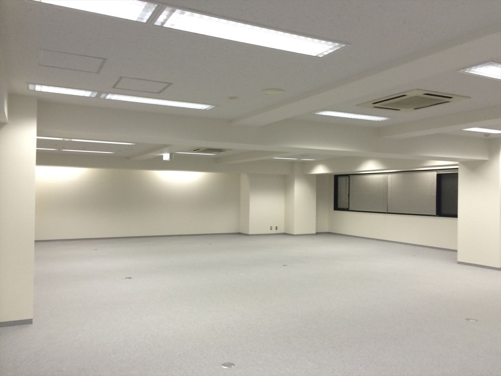 オフィス室内参考画像