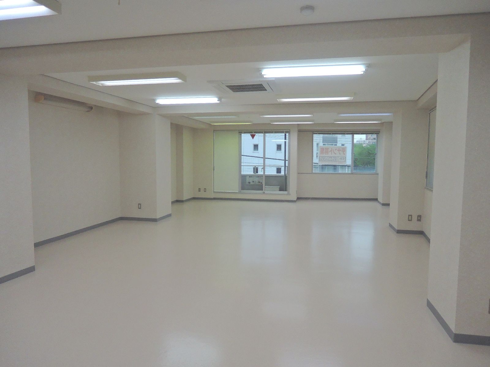 オフィス室内参考画像