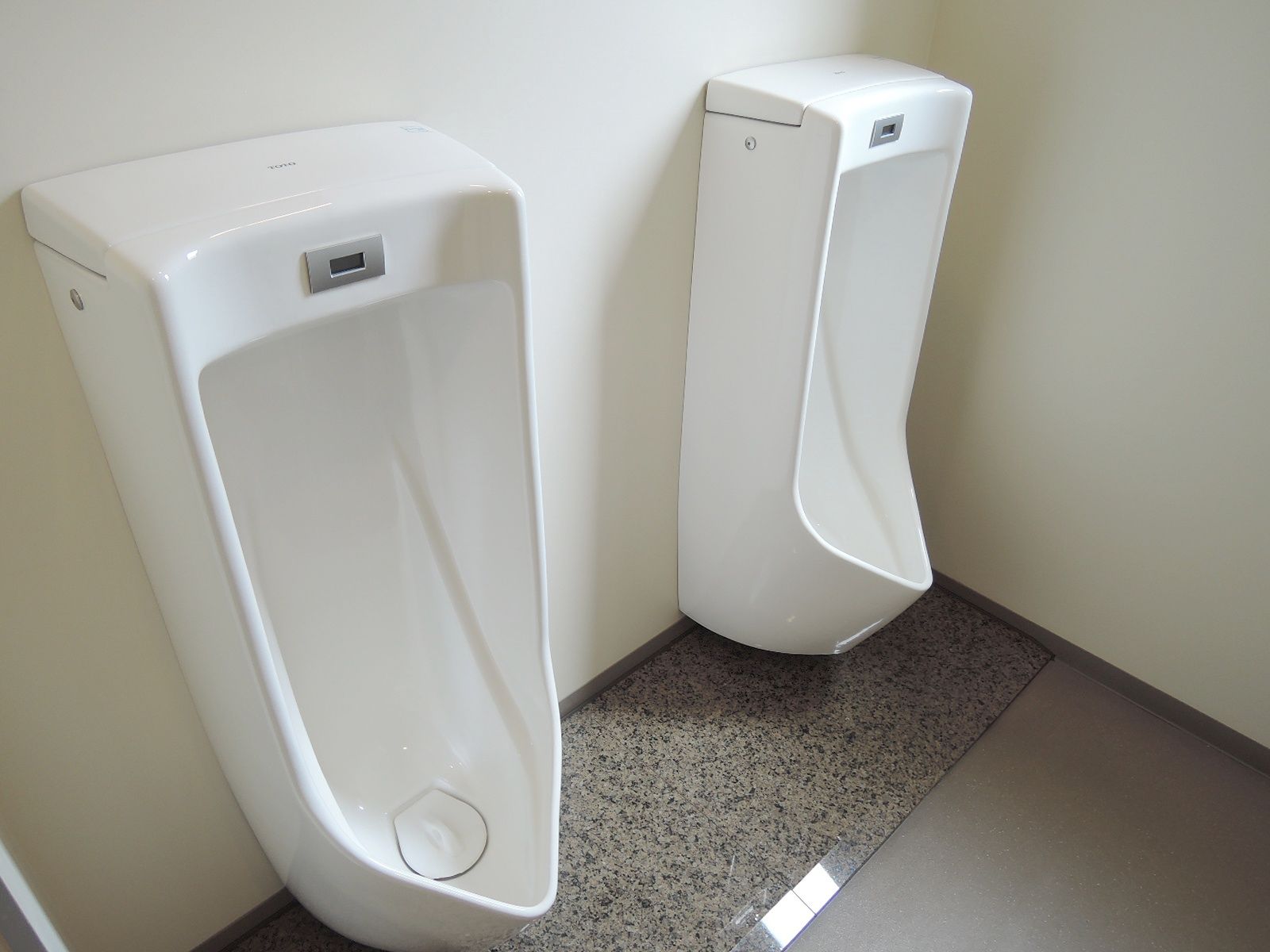 男性用トイレ