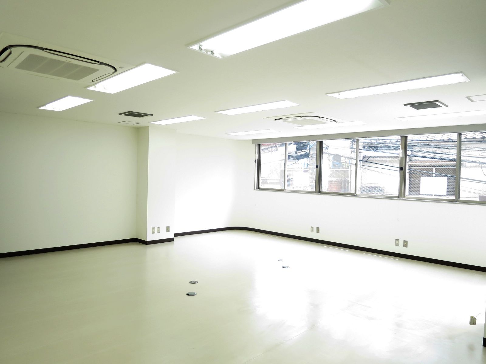オフィス室内参考画像