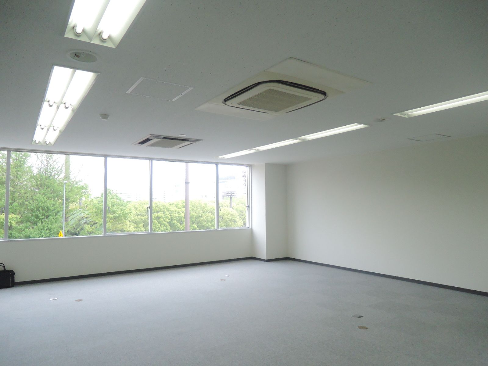 オフィス室内参考画像