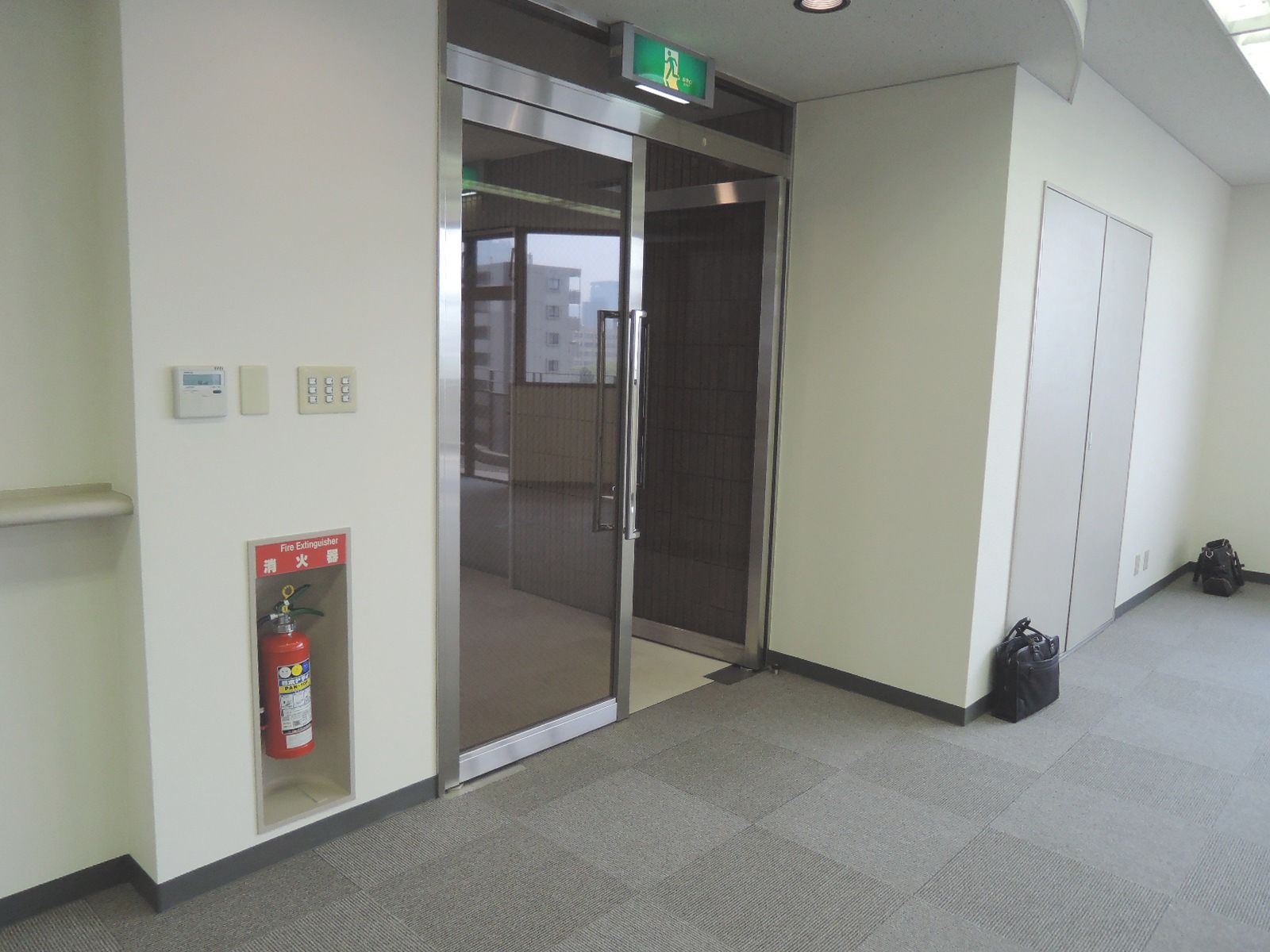 貸室出入口