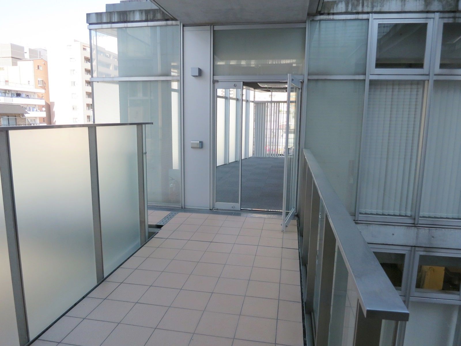 外通路からダイレクトイン（3階）