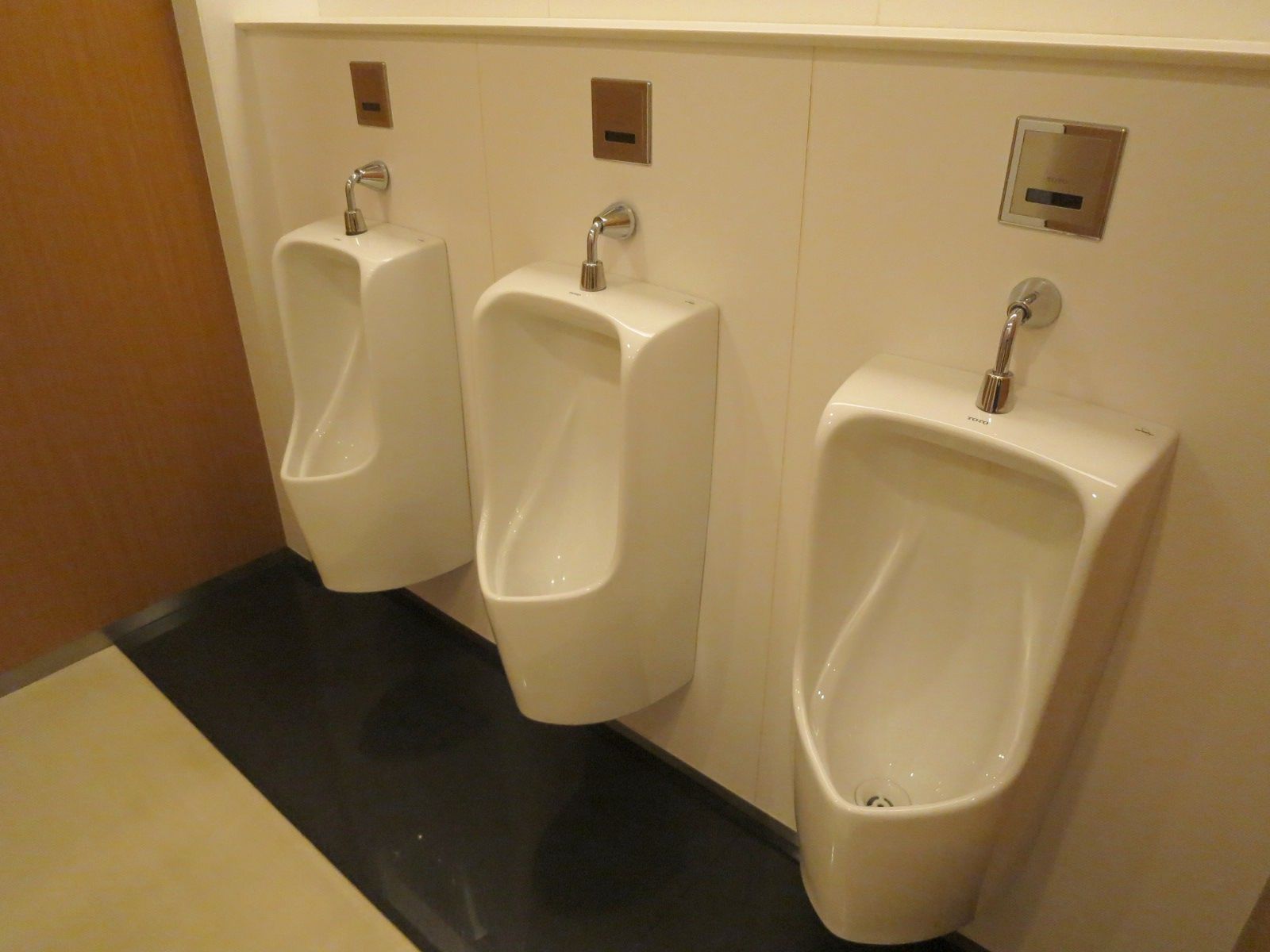 男性用トイレ