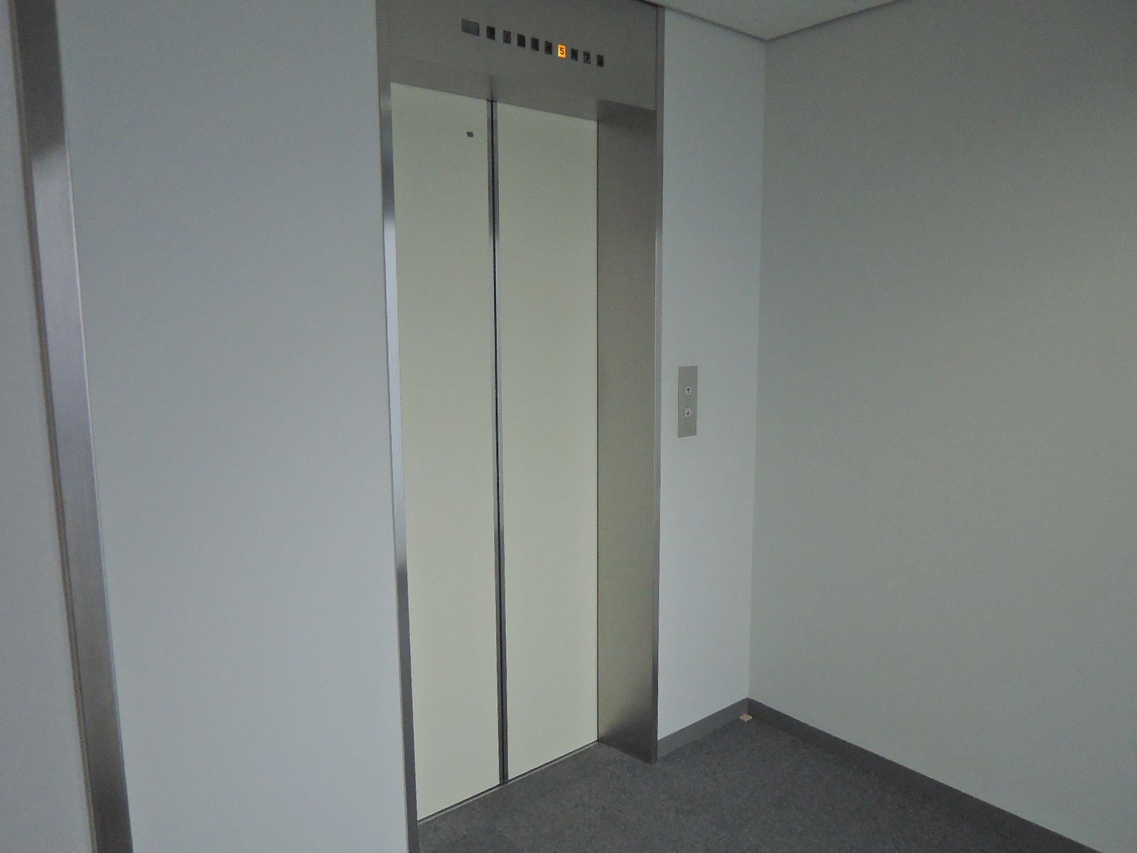 エレベーターホール