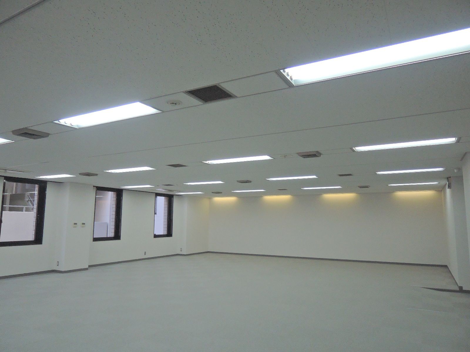 オフィス室内参考画像