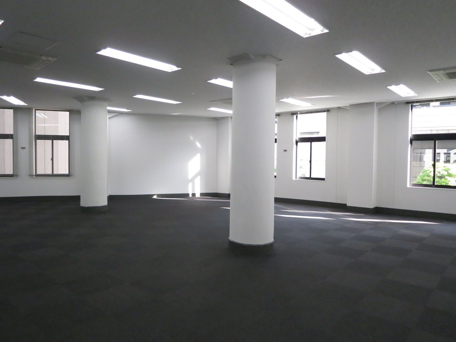 オフィス室内参考画像