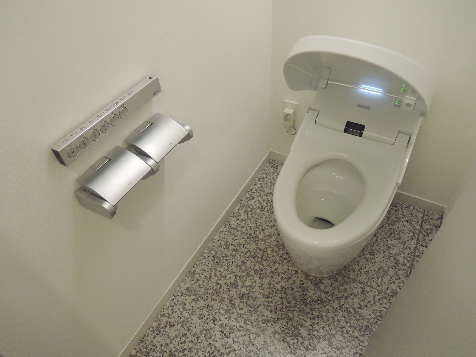 男女別トイレ個室